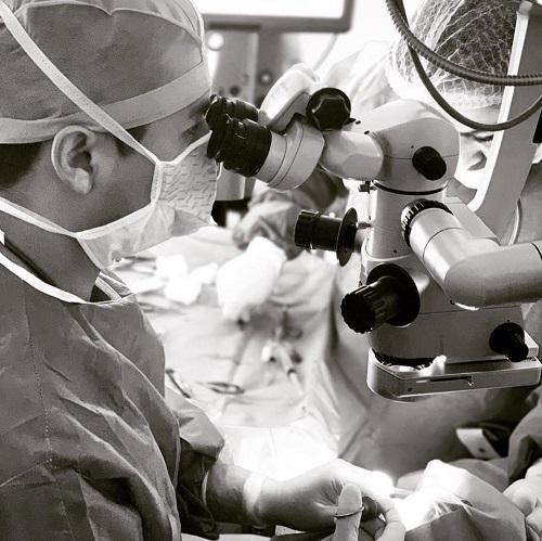 Happy 2020 surgeons with technology